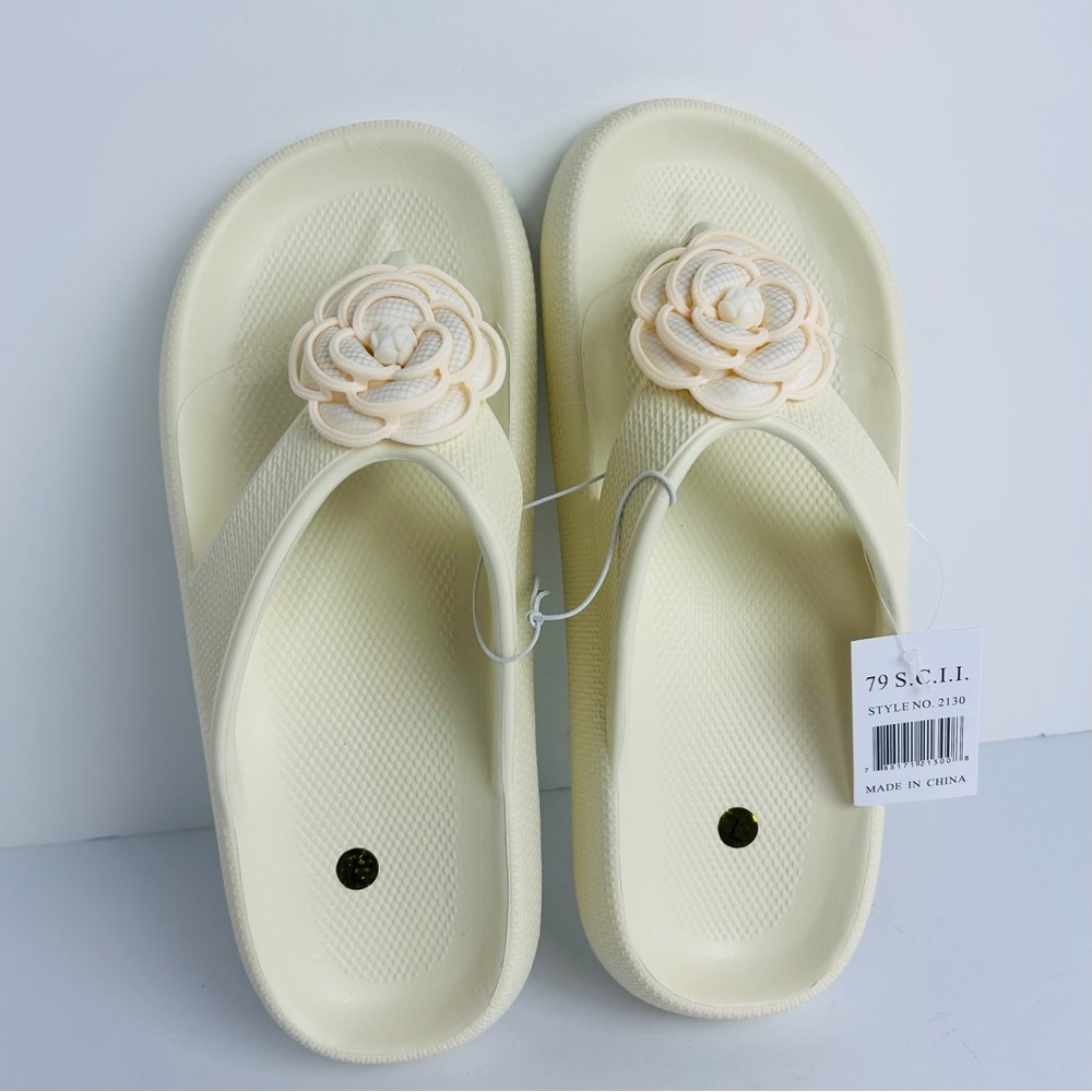 NWT Flip Flop Camellia Flower Jelly Sandals Women's L Ivory Cushioned Waterproof